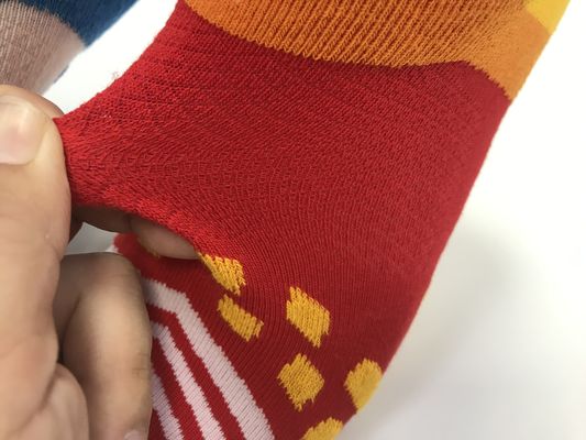 복합색 인쇄 및 다른 인쇄 방법과 함께 편안한 면도 남자 스포츠 양말