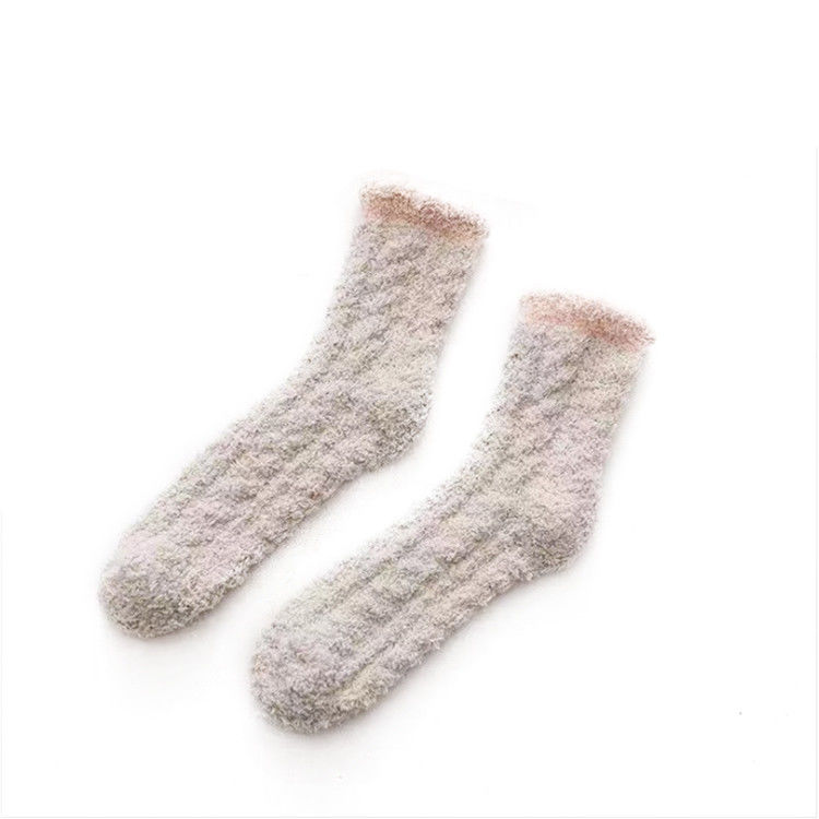 맞춤형 디자인 따뜻한 산호 모피 바닥 양말 여성 비 경사 및 지속가능